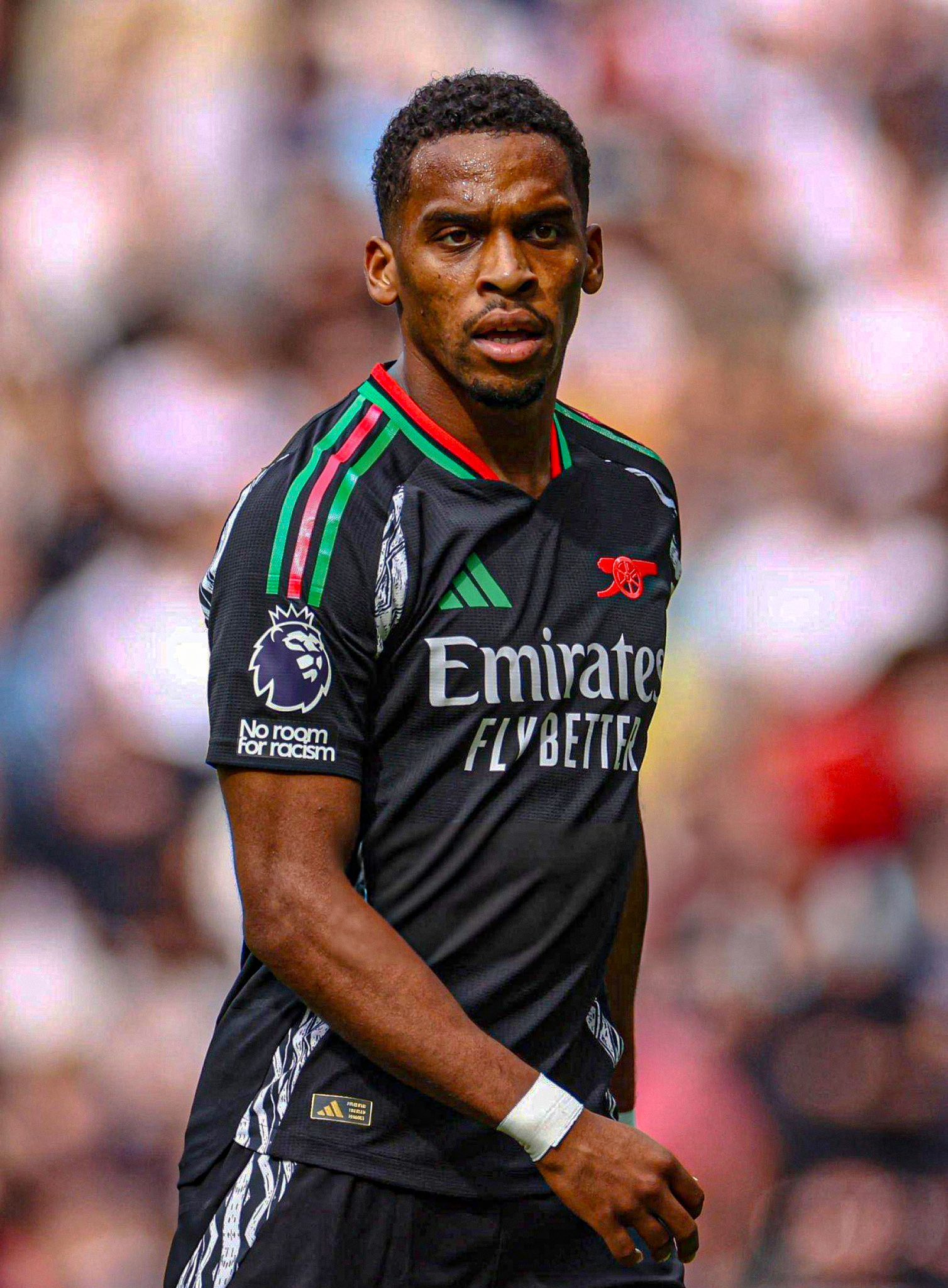 九游app-阿扎伦卡在阿森纳比赛中重要助攻，出色发挥引发热议！上演精彩一战-九游app